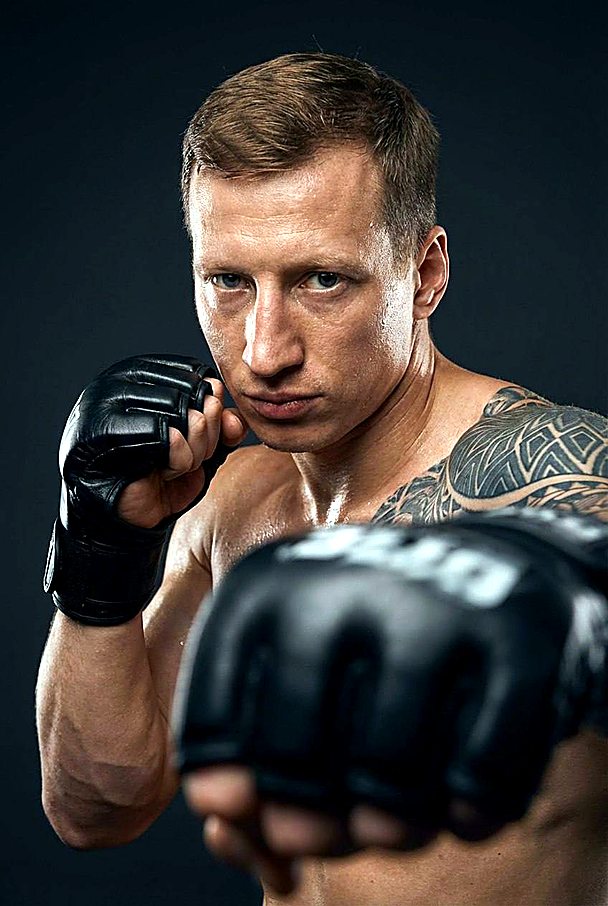 Тренер Иван Конорев — студия Время сильных